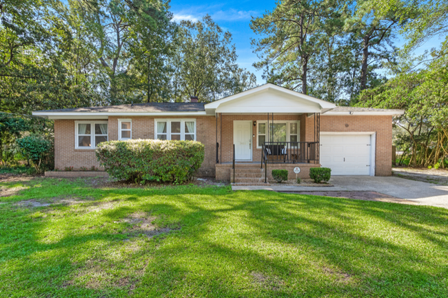 Building Photo - 2611 N Oakridge Cir Rental