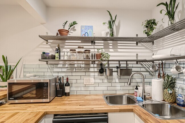 Photo - 1304 Summit St Unit 114