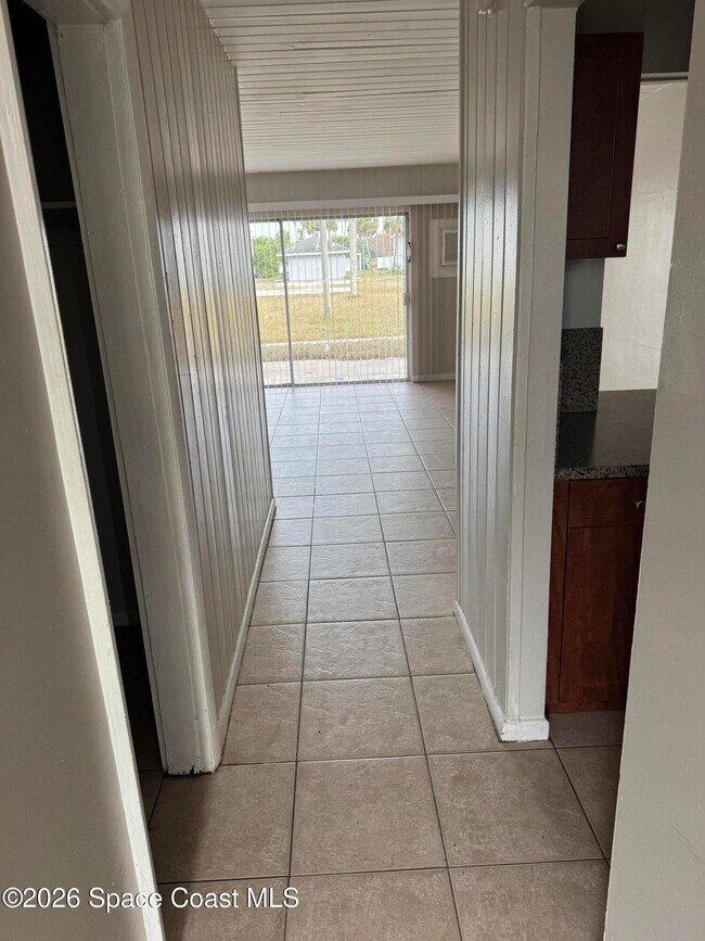 Building Photo - 1010 N Fiske Blvd Unit 1