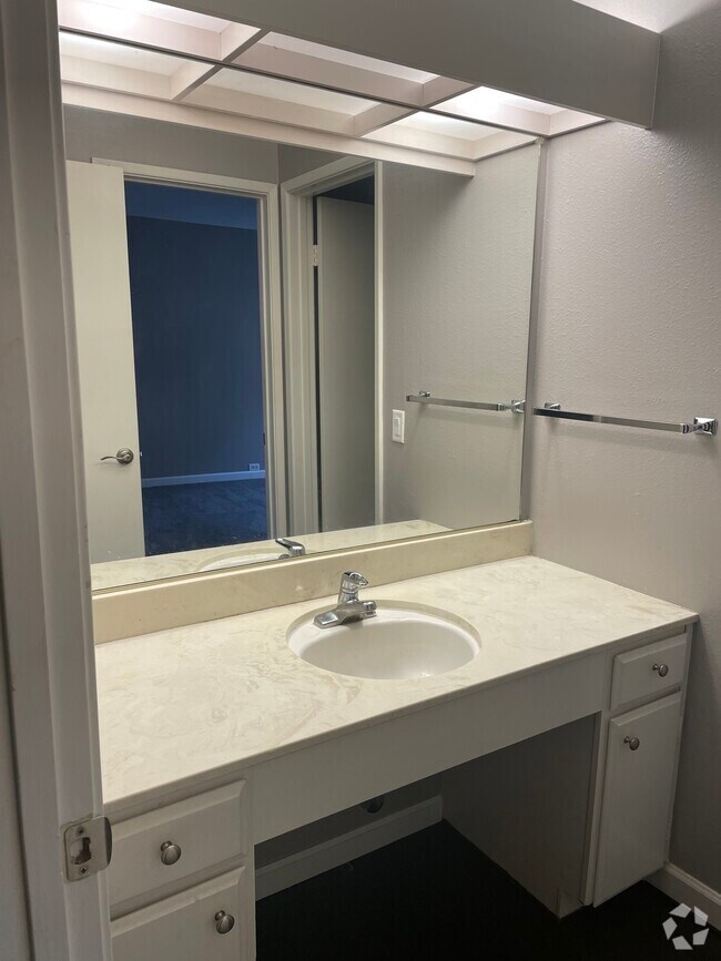 Building Photo - 2292 Woodside Ln Unit 16 Rental