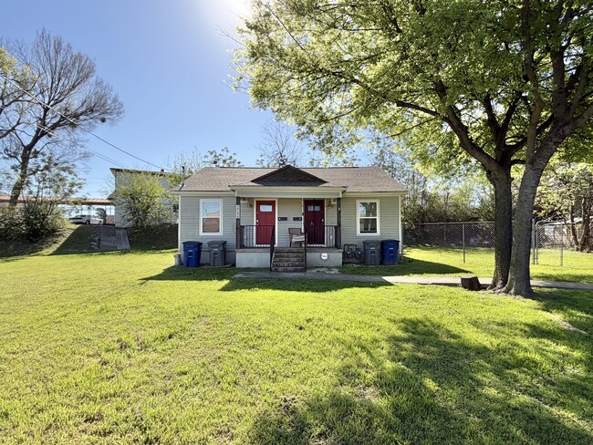 Building Photo - 2248 Areba St Unit #1