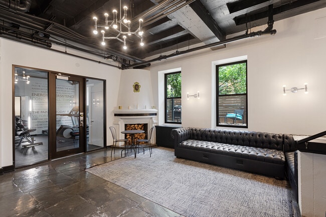 Photo - 5722 N Winthrop Ave