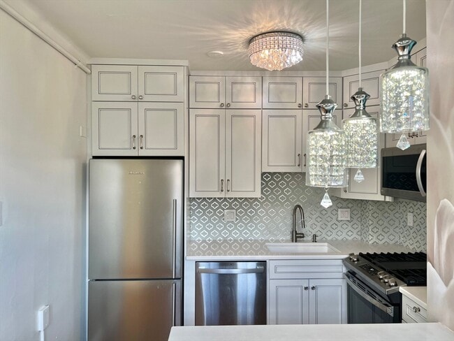 Building Photo - 1454 Beacon St Unit 744