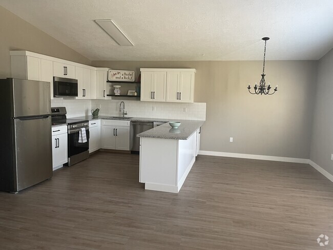 Building Photo - 740 NE Loper Ave Rental