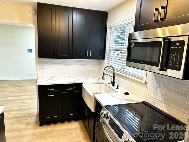 Photo - 1450 Academy St