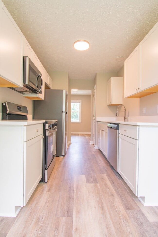 Photo - 621 Winthrop Ct