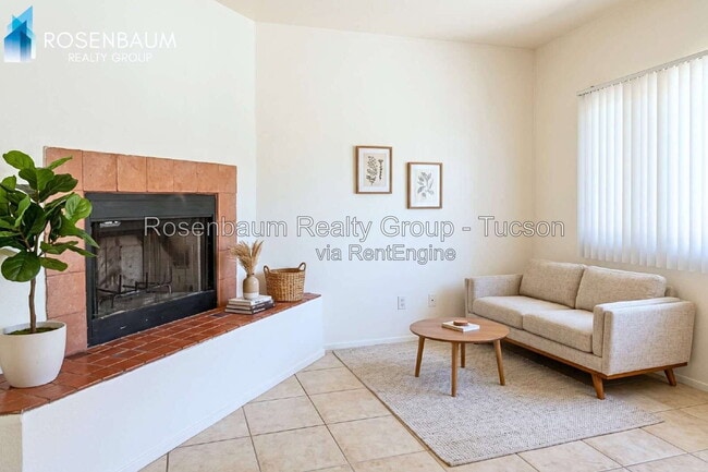 Building Photo - 352 W Delano St Unit 1