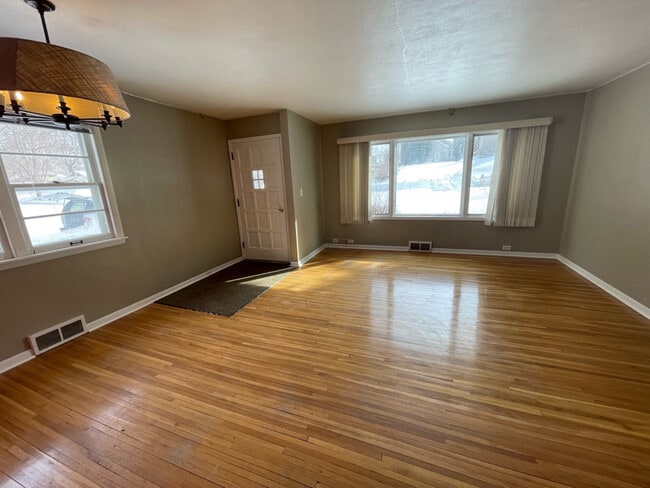 Photo - 702 W Bancroft Ave