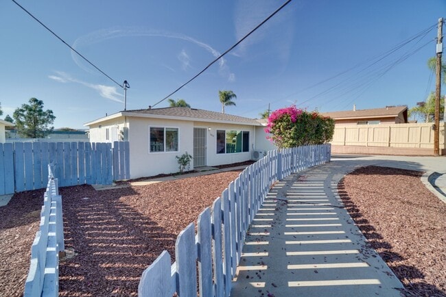 Photo - Coleen Ct - Gorgeous, Newly Remodeled 4 Bedroom 2 Bath House near Downtown El Cajon! Unidad 1022