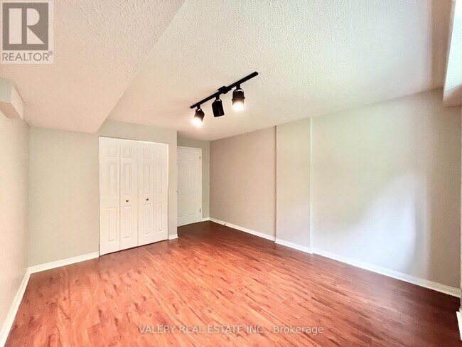 Photo - 66 Bonacres Ave