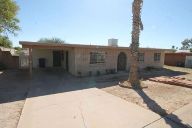 Photo - Spacious 4bd/2ba Featuring Central A/C and Large Private Yard