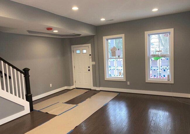 Photo - 612 Raleigh Pl SE