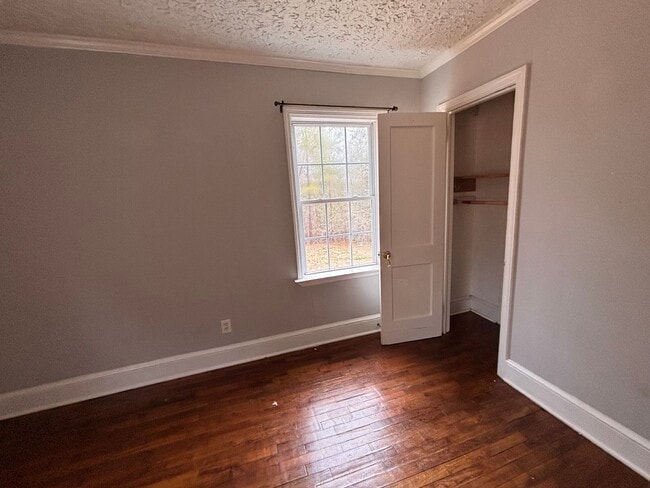 Photo - 1561 Pleasant Valley Rd SE Unidad A