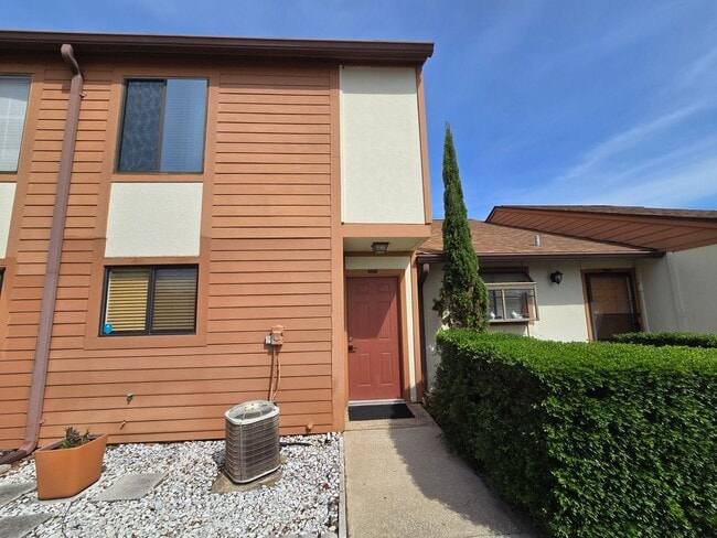 Building Photo - Updated 2-bedroom, 2.5-bath townhome