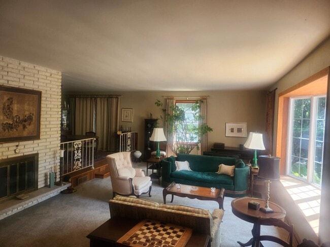 Photo - 25 Larkin St