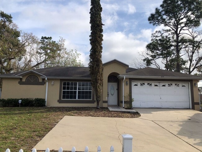 Building Photo - 3 Bed 2 Bath Home | Pet Friendly with Fenced Yard | Washer Dryer Hook Ups | Section 8 Welcome
