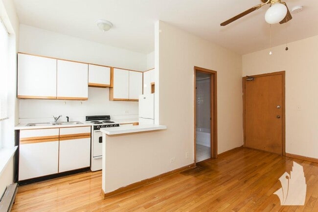 631 W Barry Unit 206