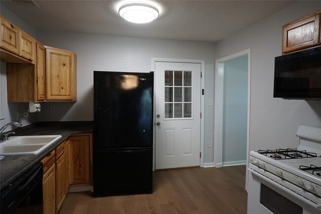 Photo - 306 Center Way