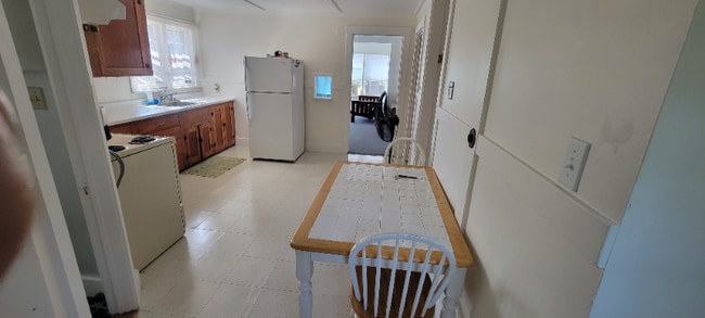 Building Photo - 361 Lakeside Ave Unit 2 Rental