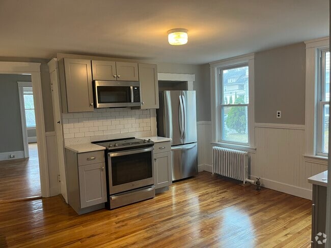 Building Photo - 82 Brantwood Rd Unit 2 Rental