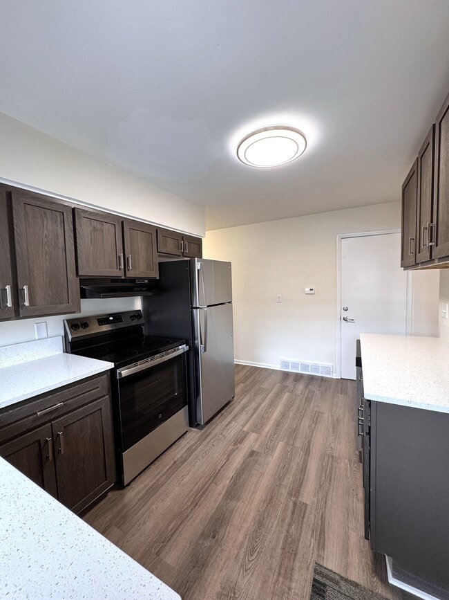 Photo - 2023 Burton Ave