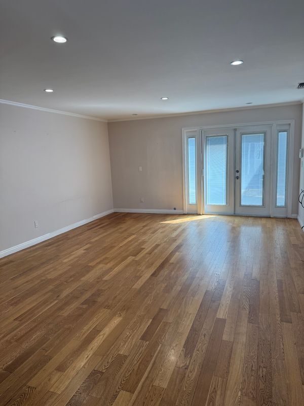 Photo - 5906 Graves Ave