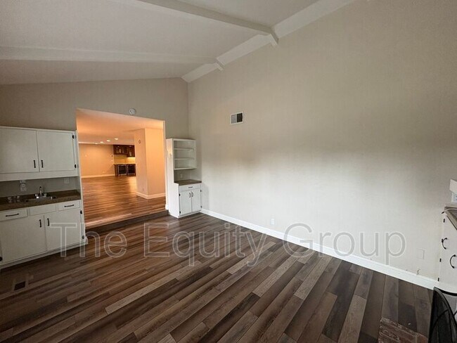 Photo - 445 N O'Farrell Ct