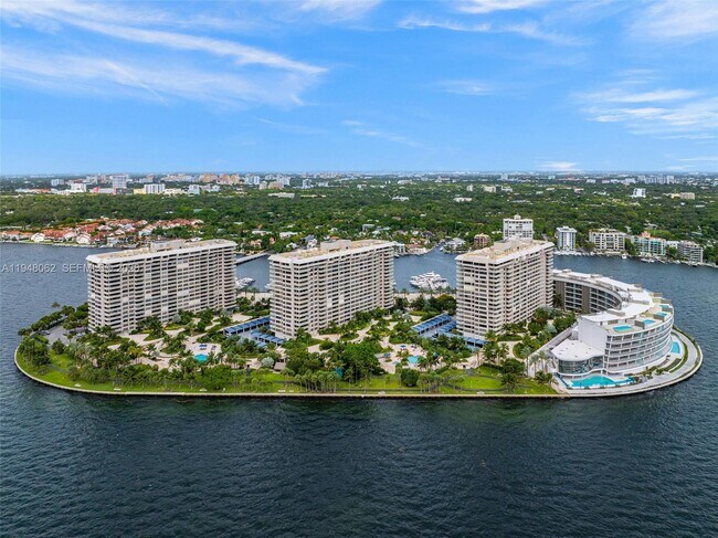 Building Photo - 3 Grove Isle Dr Unit C605