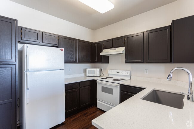 1BR, 1BA - 712SF - Kitchen