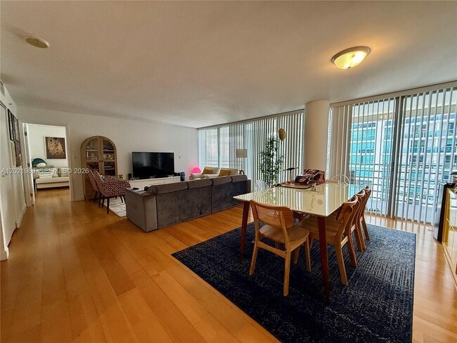 Building Photo - 2025 Brickell Ave Unit 2002
