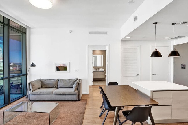 Photo - 1220 17th St Unidad SI ID1503933P