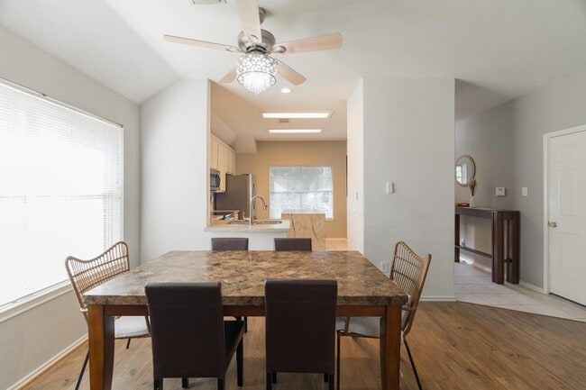 Photo - 46 S Wynnoak Cir