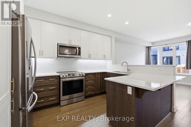 Photo - 110 Jardiniere St