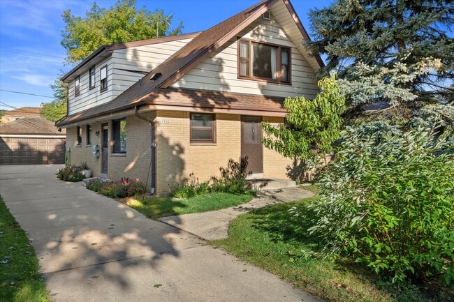 Building Photo - 2773 S 58th St Rental