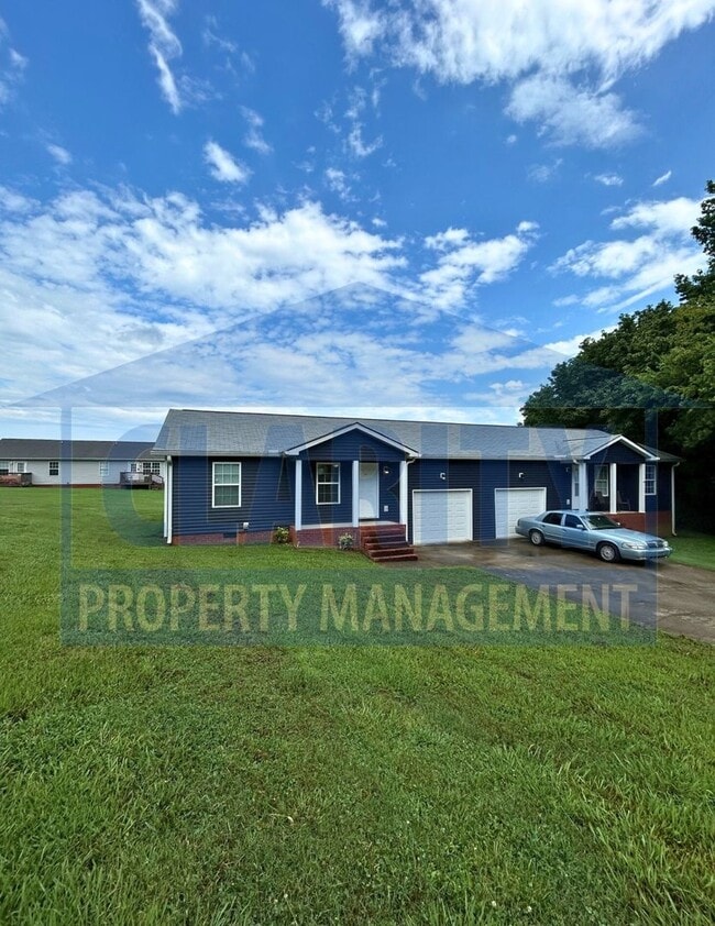 Photo - **1004 Whisperwood Trail NE