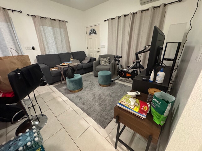 Photo - 468 Molokai Hema St