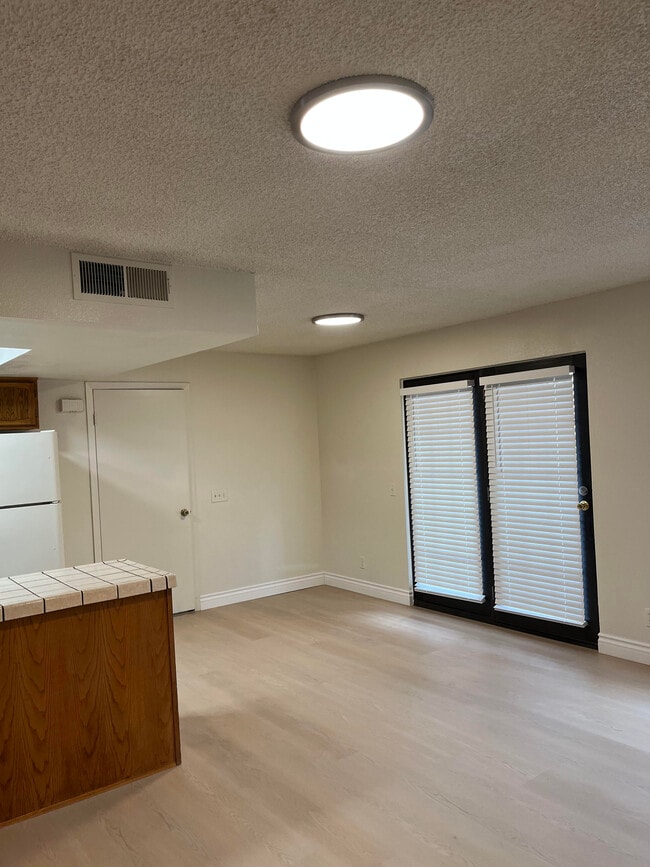 Building Photo - 4120 Gannet Cir Unit 261