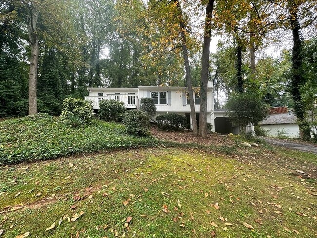 Photo - 1231 Woodleigh Rd SW