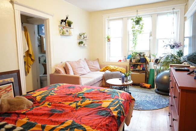 Photo - 232 Kelton St