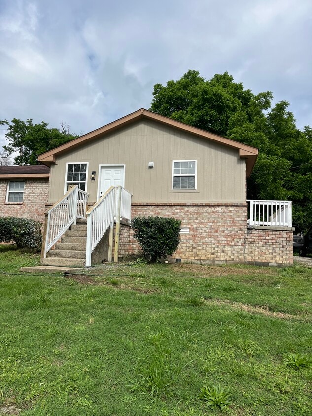 Jones - 2741 Jones Ave (Nashville, TN)