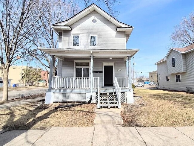 Building Photo - Beautiful 4-Bedroom Unit 1