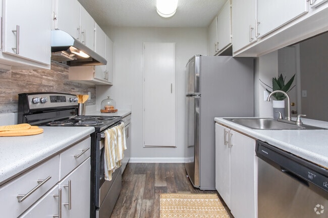 3BR, 2BA - 1245SF
