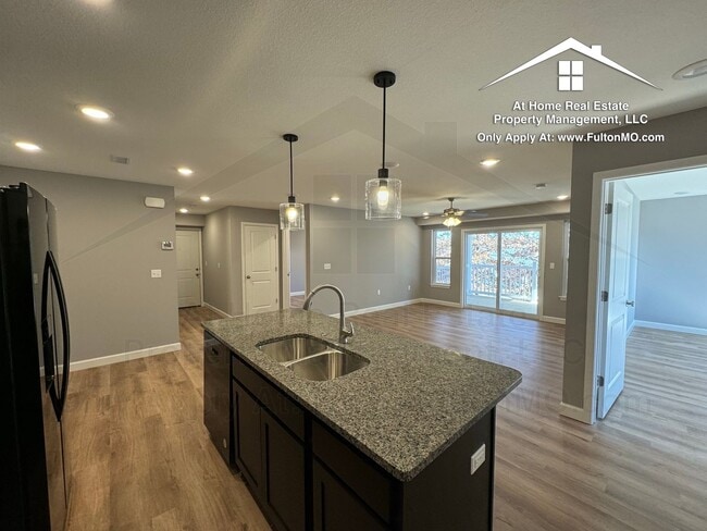 Building Photo - 2610 N Bluff St Unit 2610-202 North Bluff Street