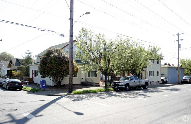 Photo - West Tabor Apartments