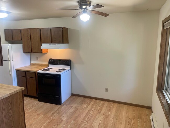 Photo - 914-16 N Oak St