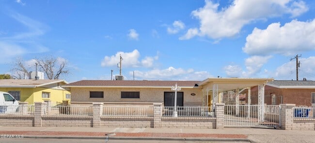 Building Photo - 252 Trinity Pl