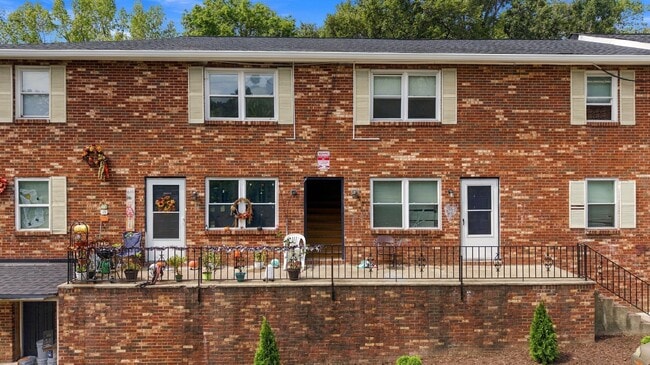 126 Banner St
