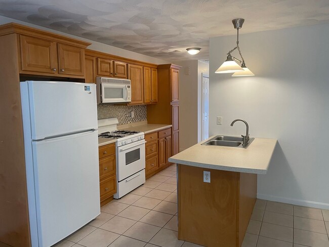 Newly Renovated Townhouse Style Condo For ... - Newly Renovated Townhouse Style Condo For ...