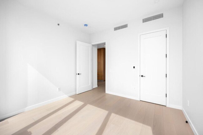 Photo - 35-32 Leavitt St Unit 12B