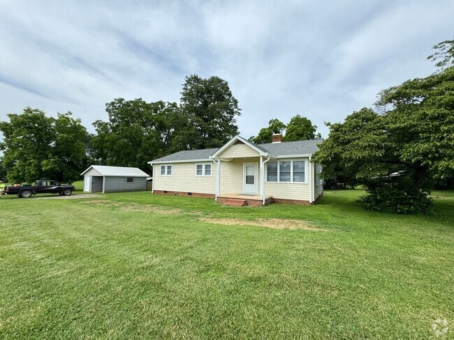 Building Photo - Charming Country Retreat – Peaceful Living... Rental